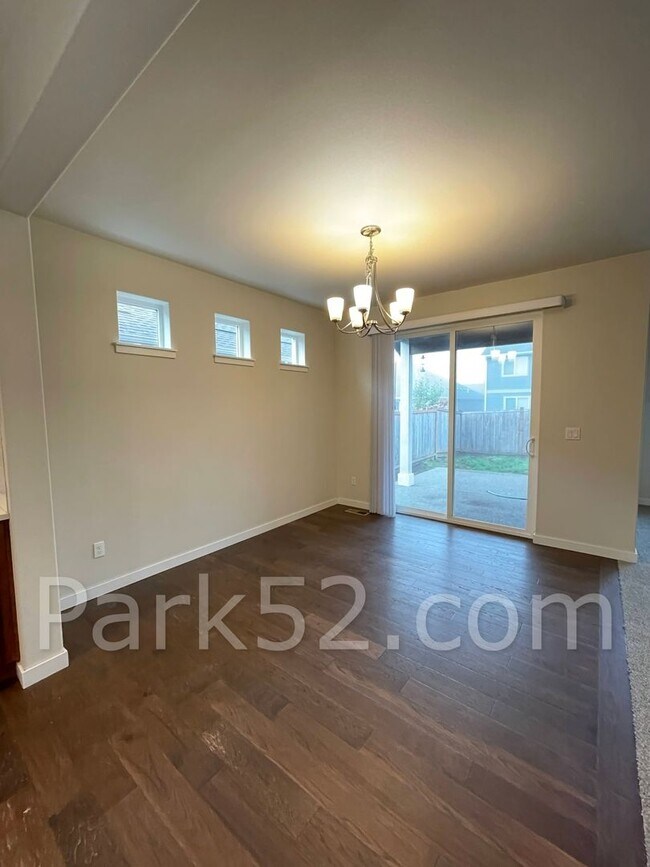 Building Photo - $500 Off First Full Month! 4 Bedroom Singl...