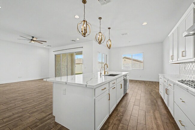 Building Photo - 13103 N 174th Dr