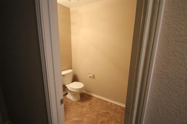 Building Photo - 2743 Hacienda Lake Dr