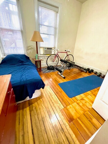 Building Photo - 1041 W Grand Ave