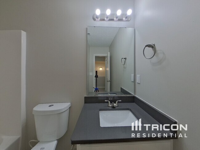 Building Photo - 4112 Everest Dr