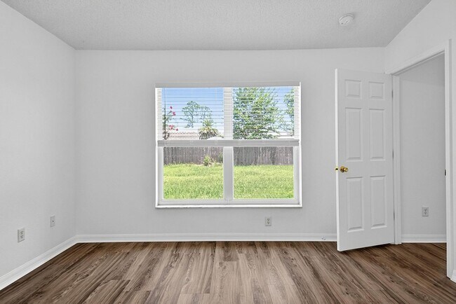 Building Photo - 15 Renmont Ct