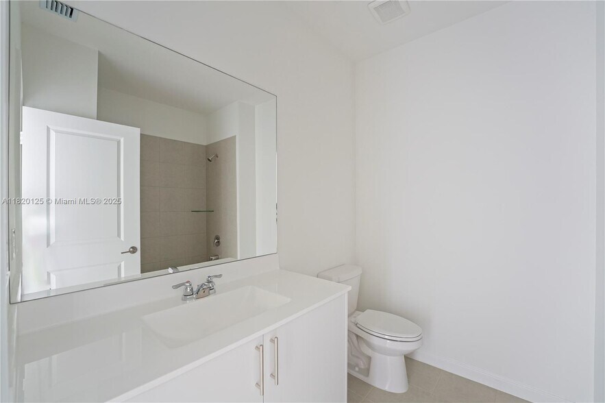 Building Photo - 124 SW 184th Way