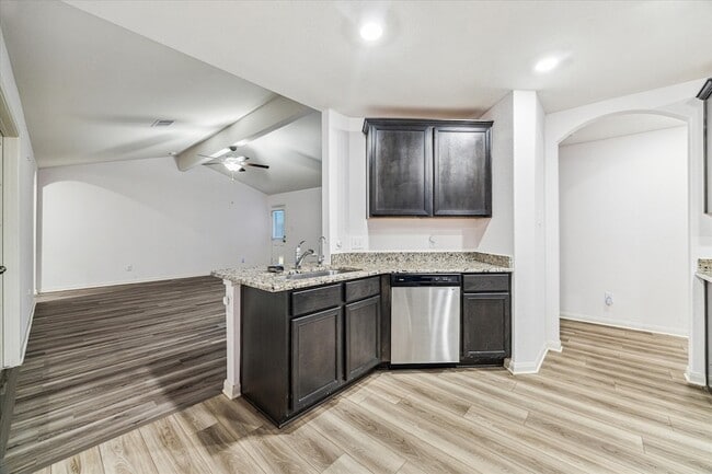 Building Photo - 517 Amberwood Pk Dr