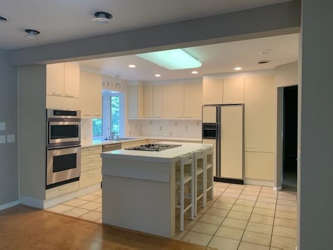 Building Photo - 1308 Shirley St