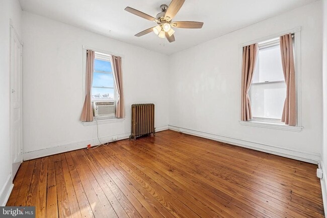 Building Photo - 437 Roxborough Ave