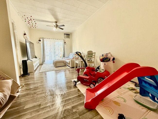 Building Photo - 204 Olean Ave