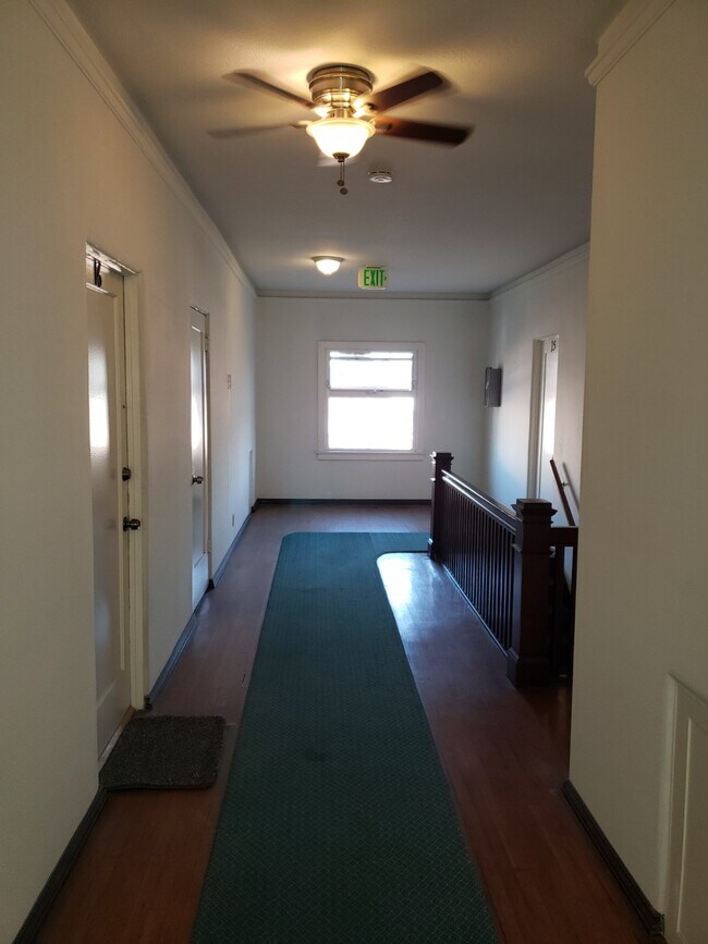 Building Photo - 723 E 3rd St