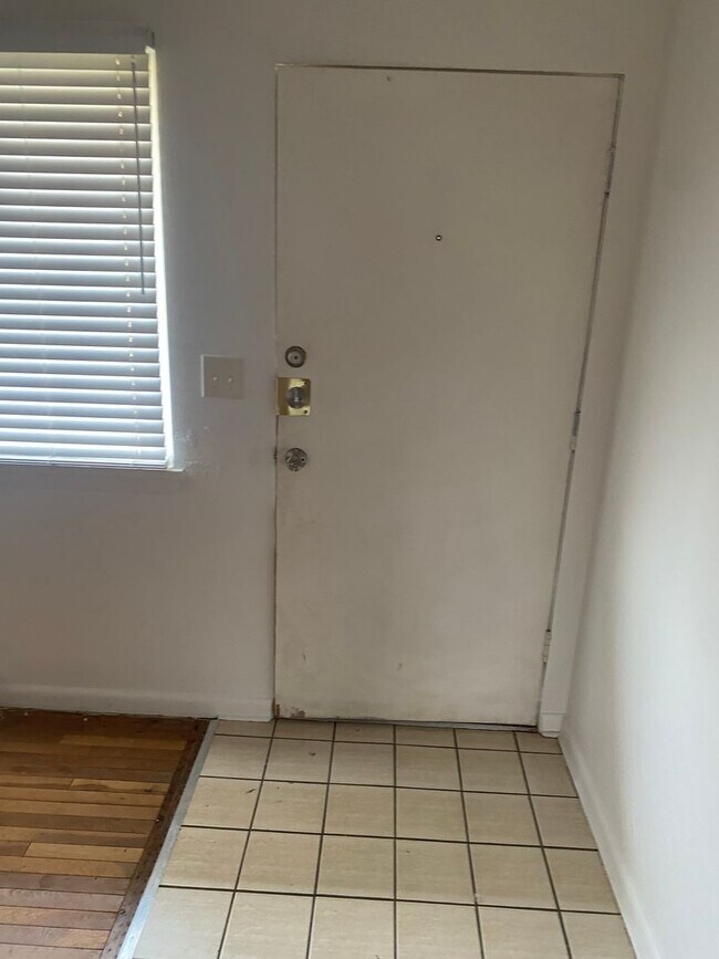 Building Photo - 2516 W Newman Pkwy