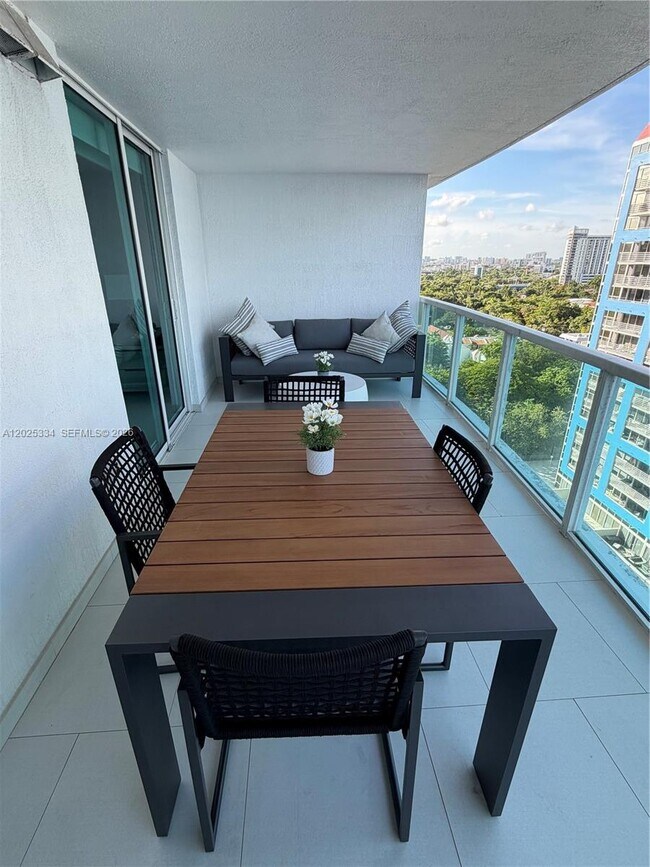 Building Photo - 2101 Brickell Ave