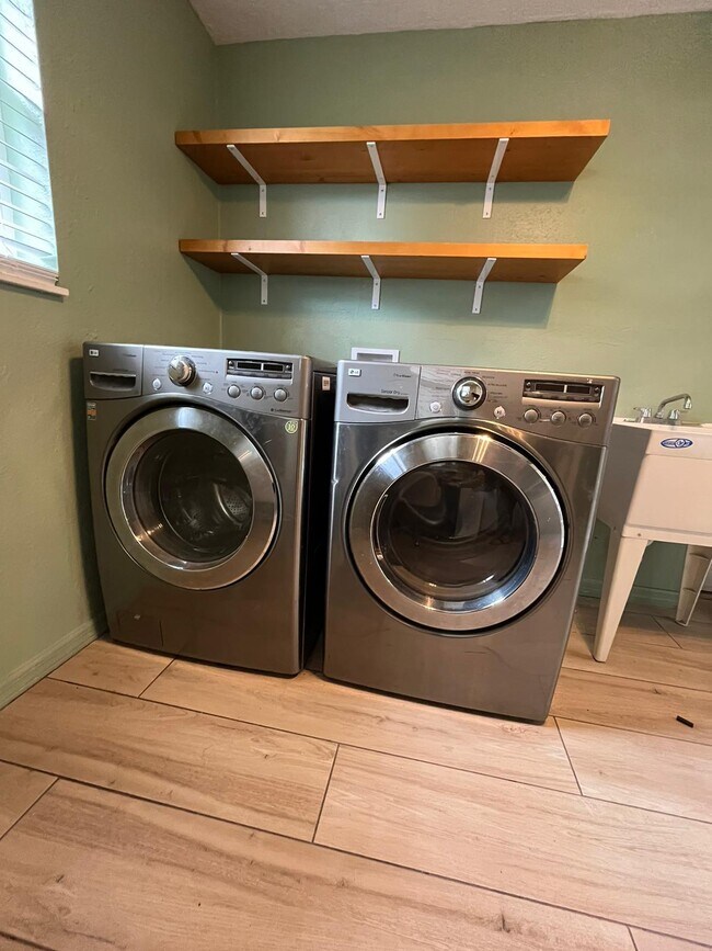 Building Photo - 4620 Aegean Ave