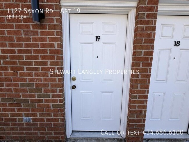 Building Photo - 1127 Saxon Rd