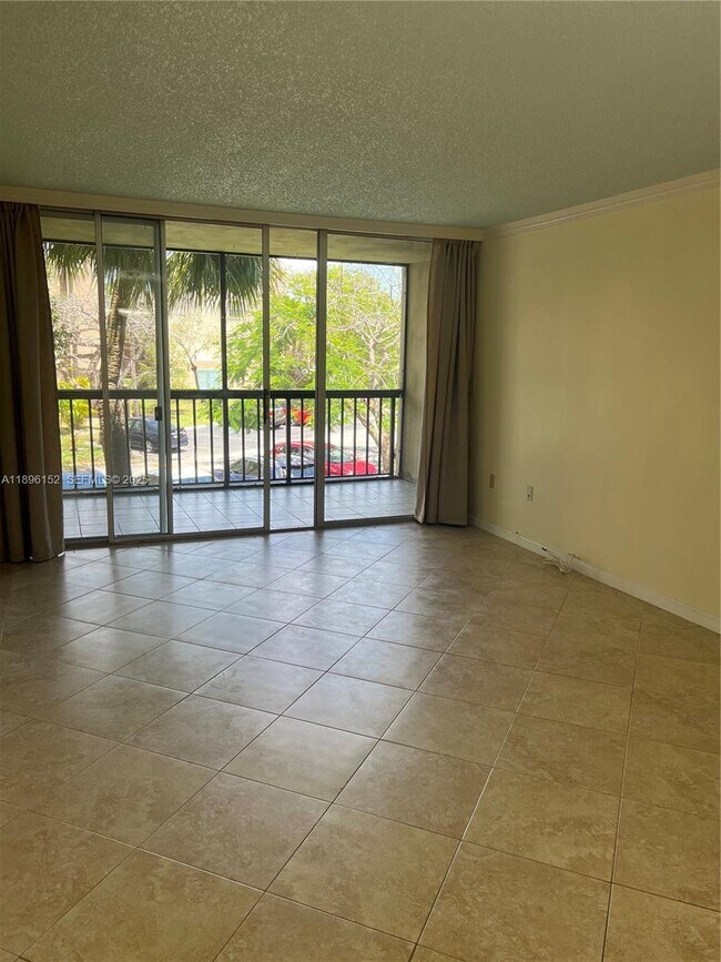 Building Photo - 10855 SW 112th Ave