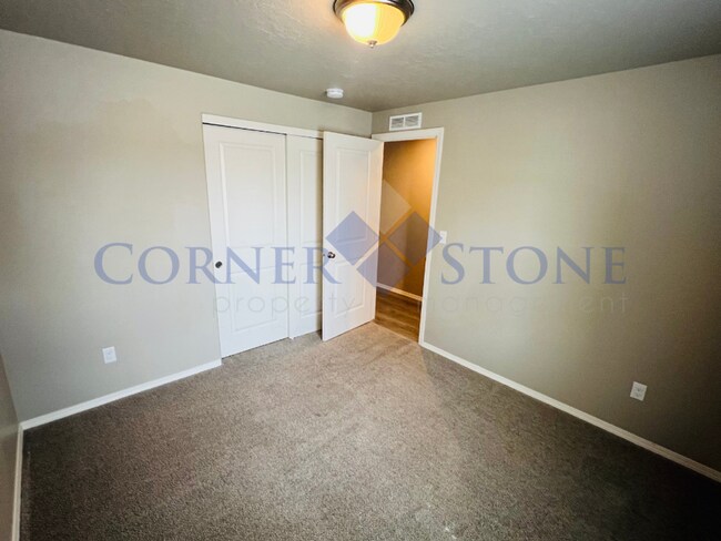 Building Photo - Great Home on Corner Lot!