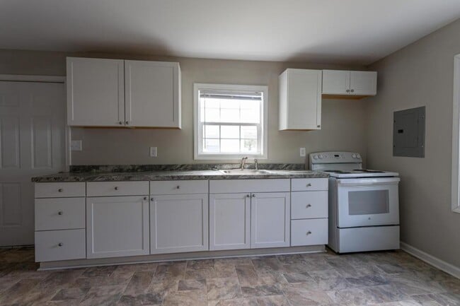 Building Photo - 516 North Dr