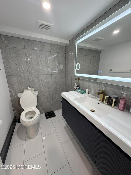 Building Photo - 191 Delaware Ave