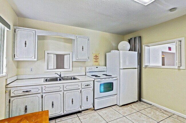 Building Photo - 10789 N Military Trl