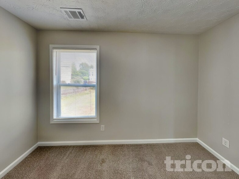 Building Photo - 1704 Chinaberry Ct