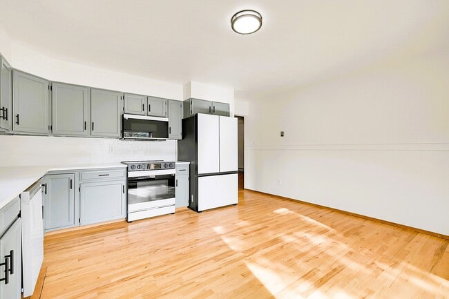 Building Photo - 28195 Cragmont Dr