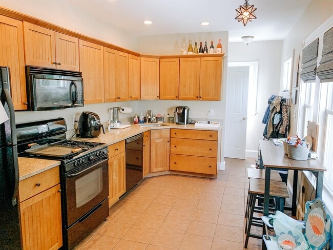 Primary Photo - 19 Birchwood St