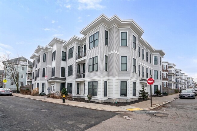 Building Photo - 136 Sydney St