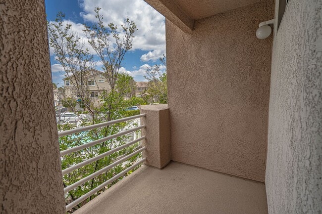 Building Photo - Palisades 3 Bedroom Townhome for Rent in Stevenson Ranch!