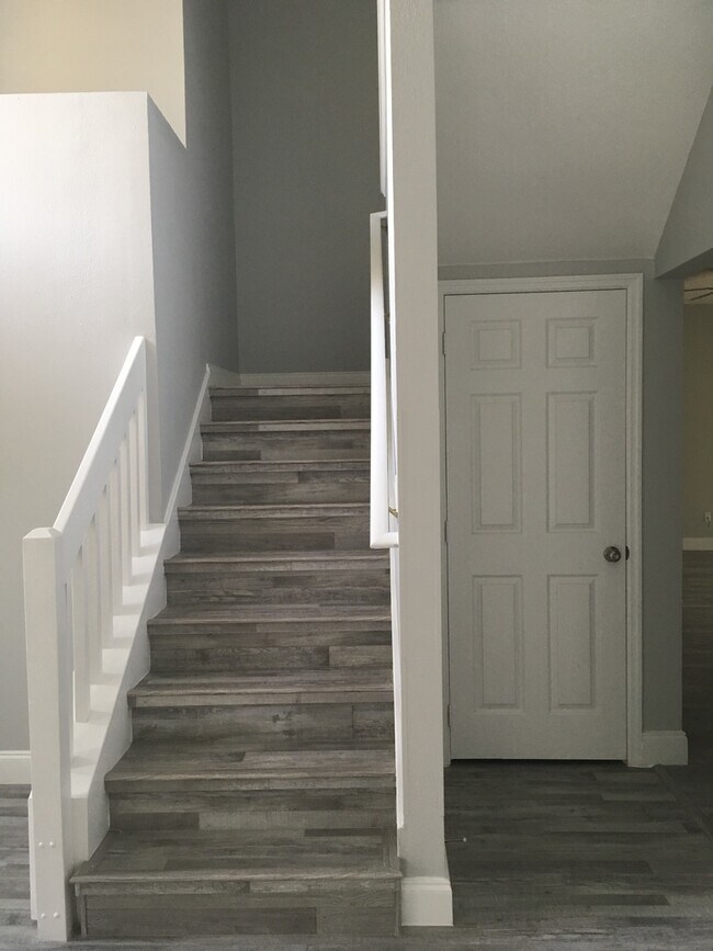 Building Photo - Updated Spacious Home in Oviedo