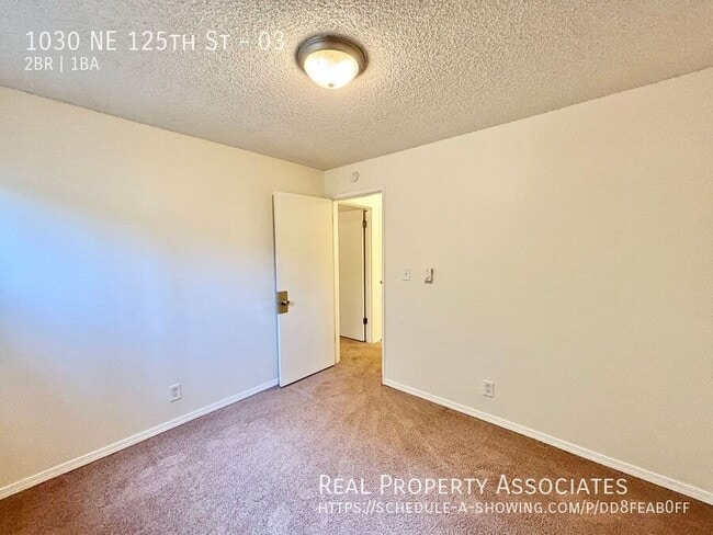 Building Photo - 1030 NE 125th St