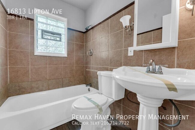 Building Photo - 16813 Lipton Ave, Cleveland - Charming 3 B...