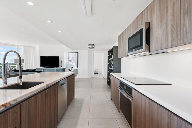 Building Photo - 401 N Birch Rd