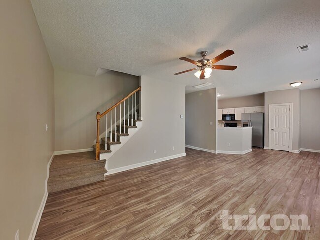 Building Photo - 2829 Rosemeade Dr