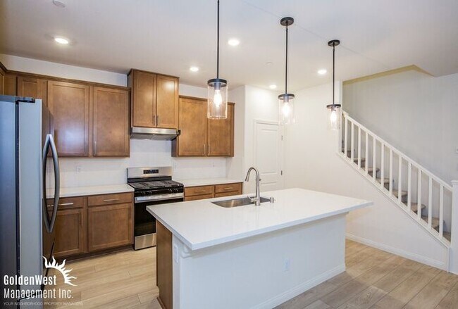 Building Photo - Newly built 3Bdm 2.5Ba Townhome in Summerlin!
