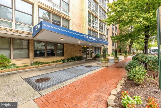 Primary Photo - 1260 21st St NW