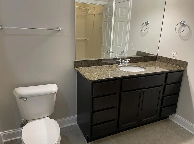 Building Photo - 214 Stetson St