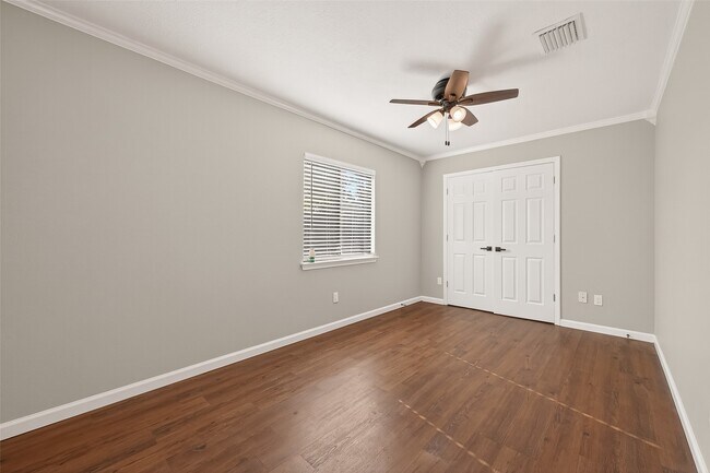 Building Photo - 1720 Old Creek Dr