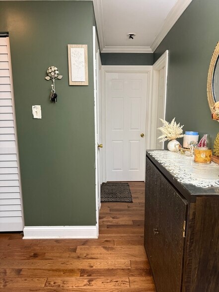 Building Photo - 685 E Fullerton Ave