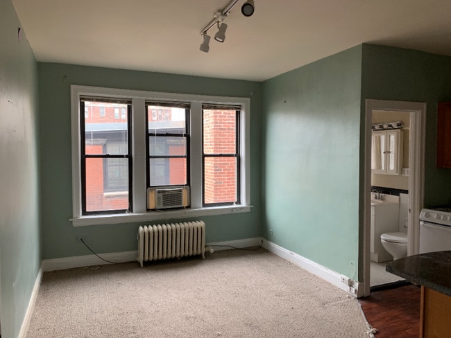 Primary Photo - 537 W Deming Pl