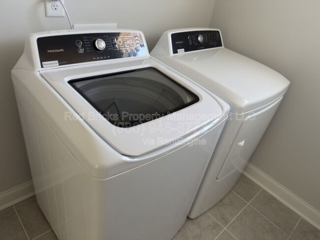 Building Photo - 1415 Black Walnut St