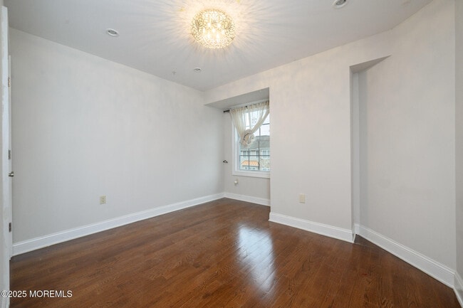 Building Photo - 25 White Oak Ln