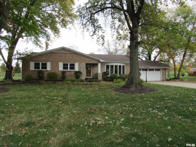 Building Photo - 233 Manor Dr