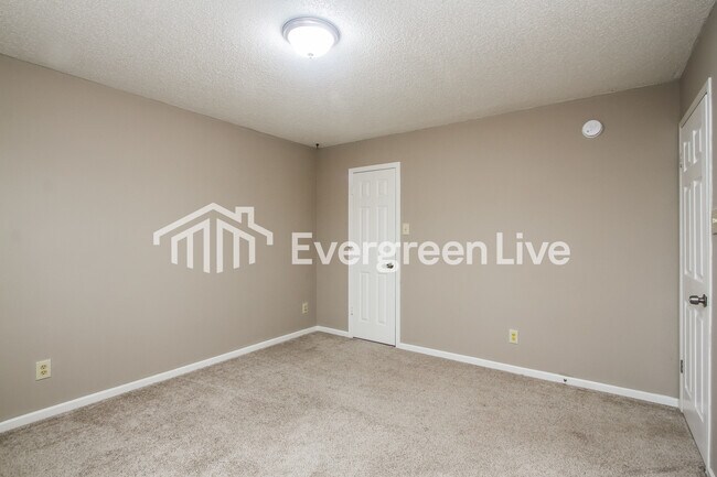 Building Photo - 1806 Sonesta Ln