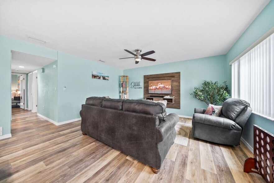 Building Photo - 456 Barrello Ln