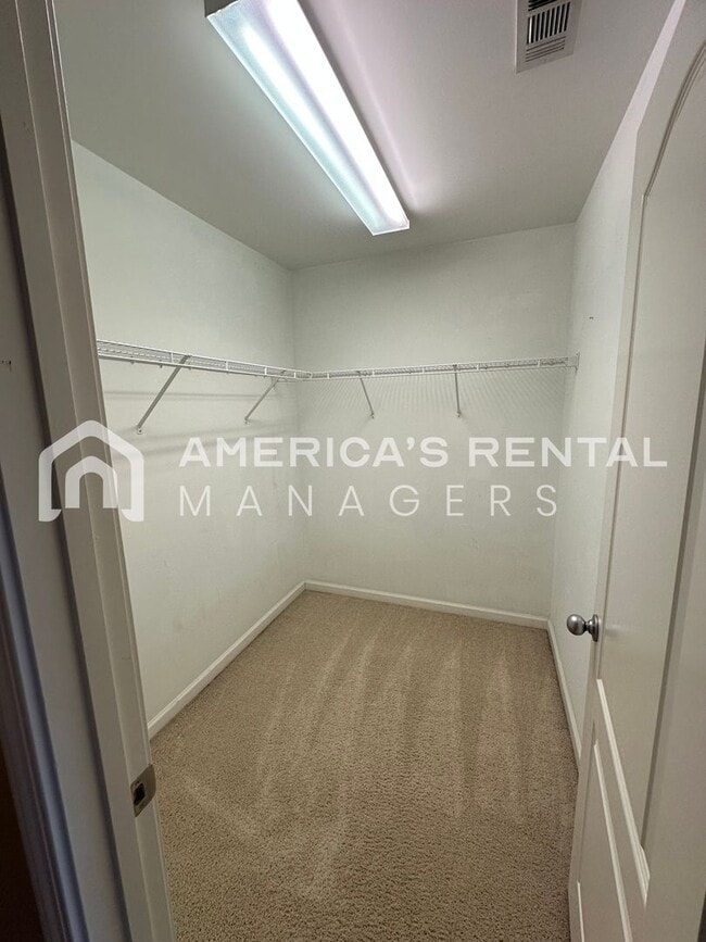 Building Photo - Beautiful Home for Rent in Birmingham, AL!!!! Available to View Now!!!