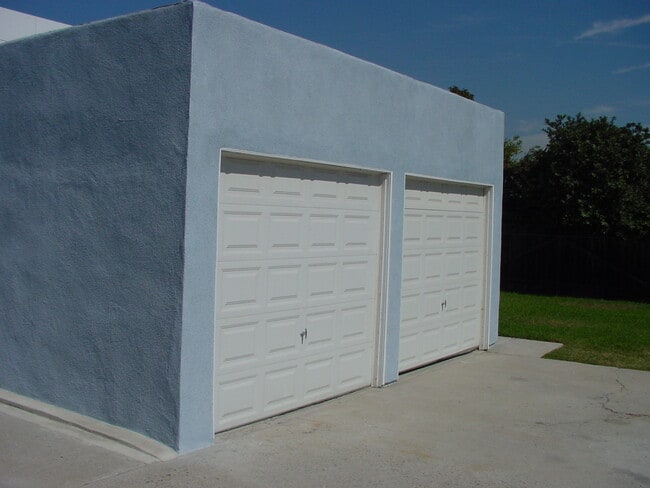 Building Photo - 1547 Del Amo Blvd