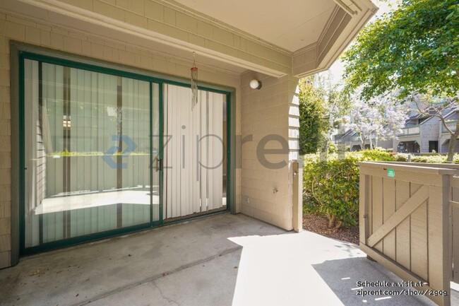 Building Photo - 25 Cove Ln