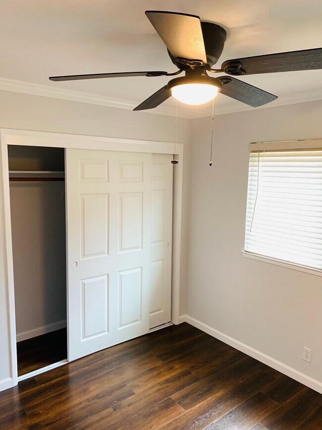 Building Photo - 920 Linwood St