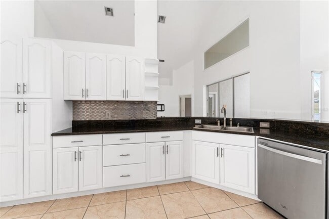 Building Photo - 8101 Canyon Lake Cir