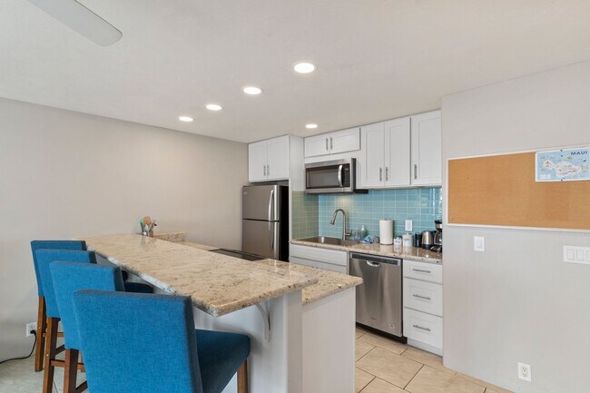 Building Photo - Full Ocean View, Fully Furnished Condo |Across from Surf Beach|Pool |Renovated |Heart of Kihei