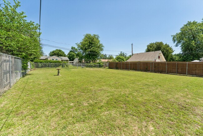 Building Photo - 3317 S Louisville Ave