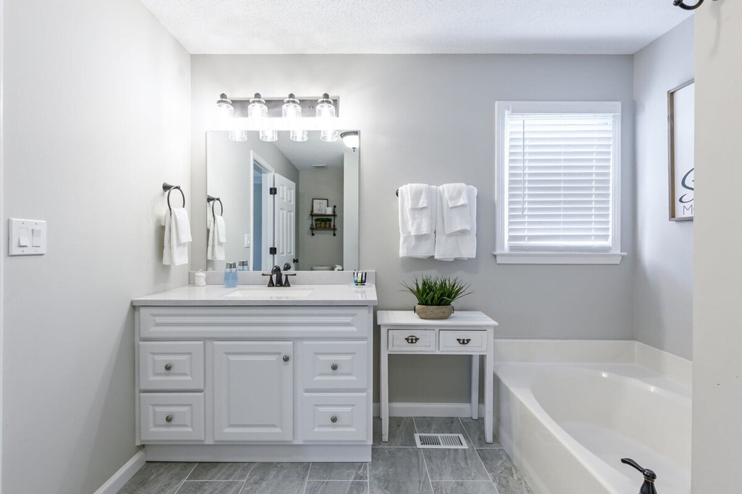 Building Photo - 13 Windfield Dr